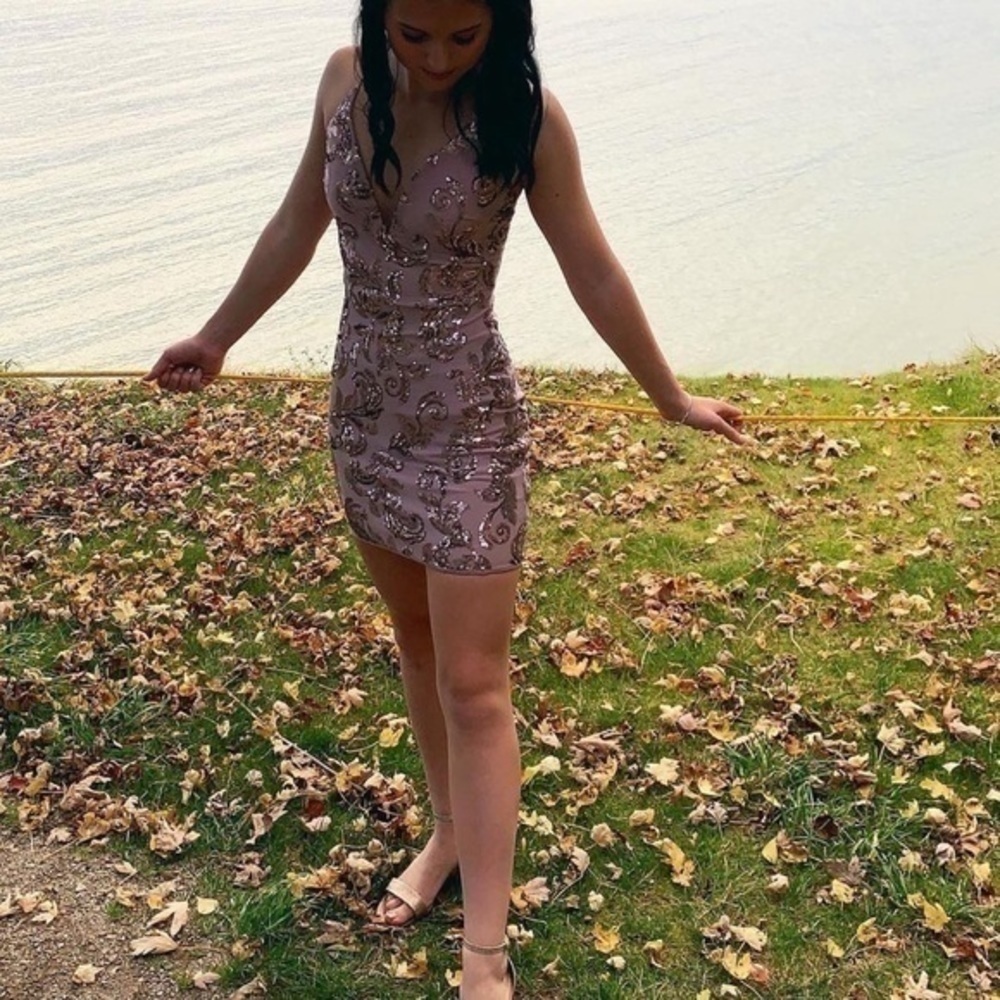 Dress - Picture 3 of 4